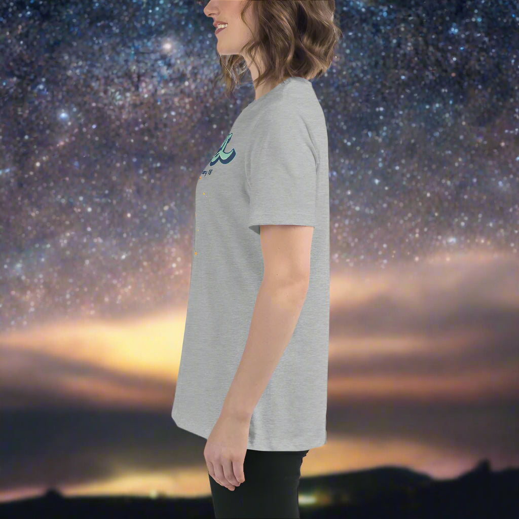 Woman in a heather grey astrology Aquarius T-shirt facing to the left side. You can see the short sleeves going midway down her upper arm. Astrology Zodiac Aquarius Woman's Tee